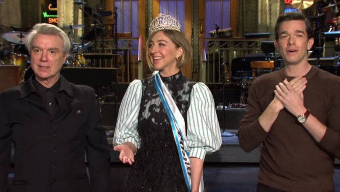 Let's all be jealous of Heidi Gardner for getting to stand in between John Mulaney and David Byrne