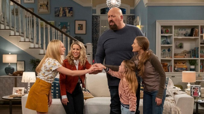 Netflix's TGIF-style sitcom about WWE's The Big Show will make you feel like it's 1993 again