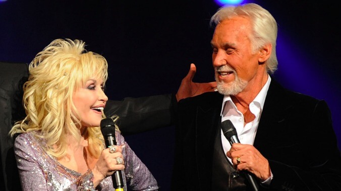 Dolly Parton is all of us in this tearful video remembering Kenny Rogers: "My heart is broken"