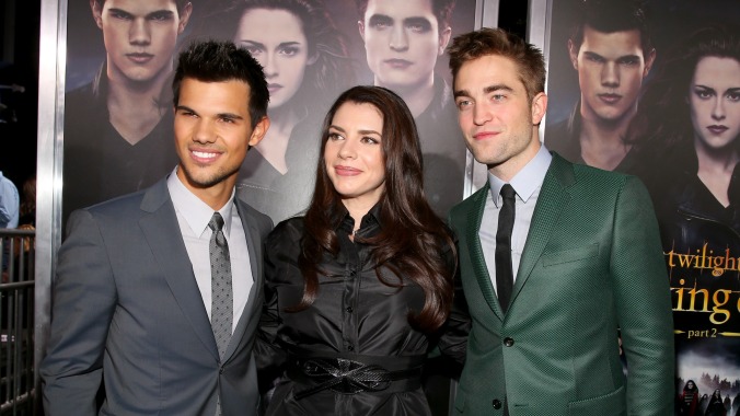 Stephanie Meyer will finally release her Twilight spin-off book Midnight Sun