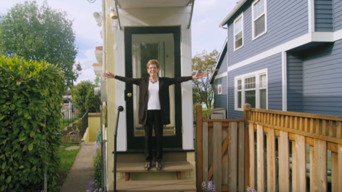 TikTok is freaking out about a deceptively thin-looking "Skinny House"