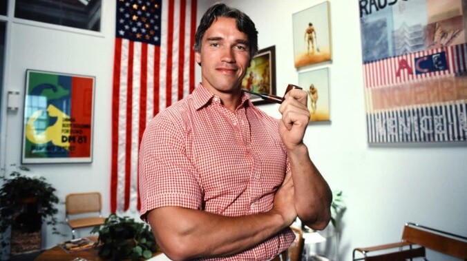 Good to know: If you send Arnold Schwarzenegger a pipe that looks like him, he'll smoke it