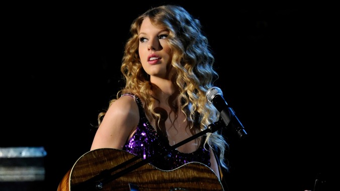 Taylor Swift to descend from Mount Pop Star and perform for lowly country music fans once again