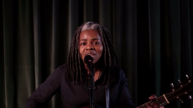 Tracy Chapman tweaks "Talkin' 'Bout A Revolution" in rare TV performance