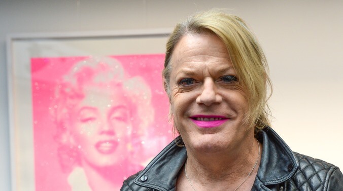 Eddie Izzard uses only she/her pronouns now: "I just want to be based in girl mode"