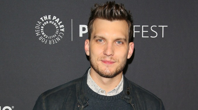 You season 3 adds Scott Michael Foster as a possible rival (or new best friend) to Joe