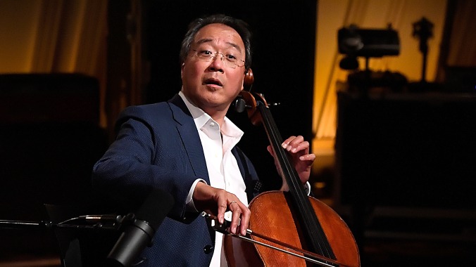 Yo-Yo Ma shreds the cello at COVID vaccination center