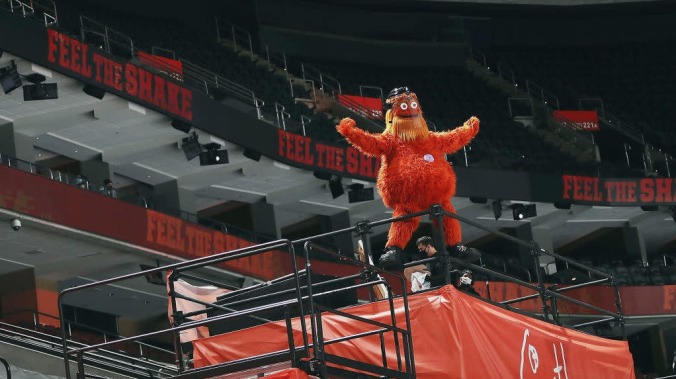 Mascot provocateur Gritty poses for nude painting