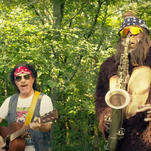 Oates replaces Hall with big, stinky ape for inexplicable, awful "Maneater" cover