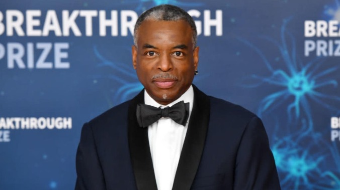 LeVar Burton promotes petition aimed at getting LeVar Burton to host Jeopardy!