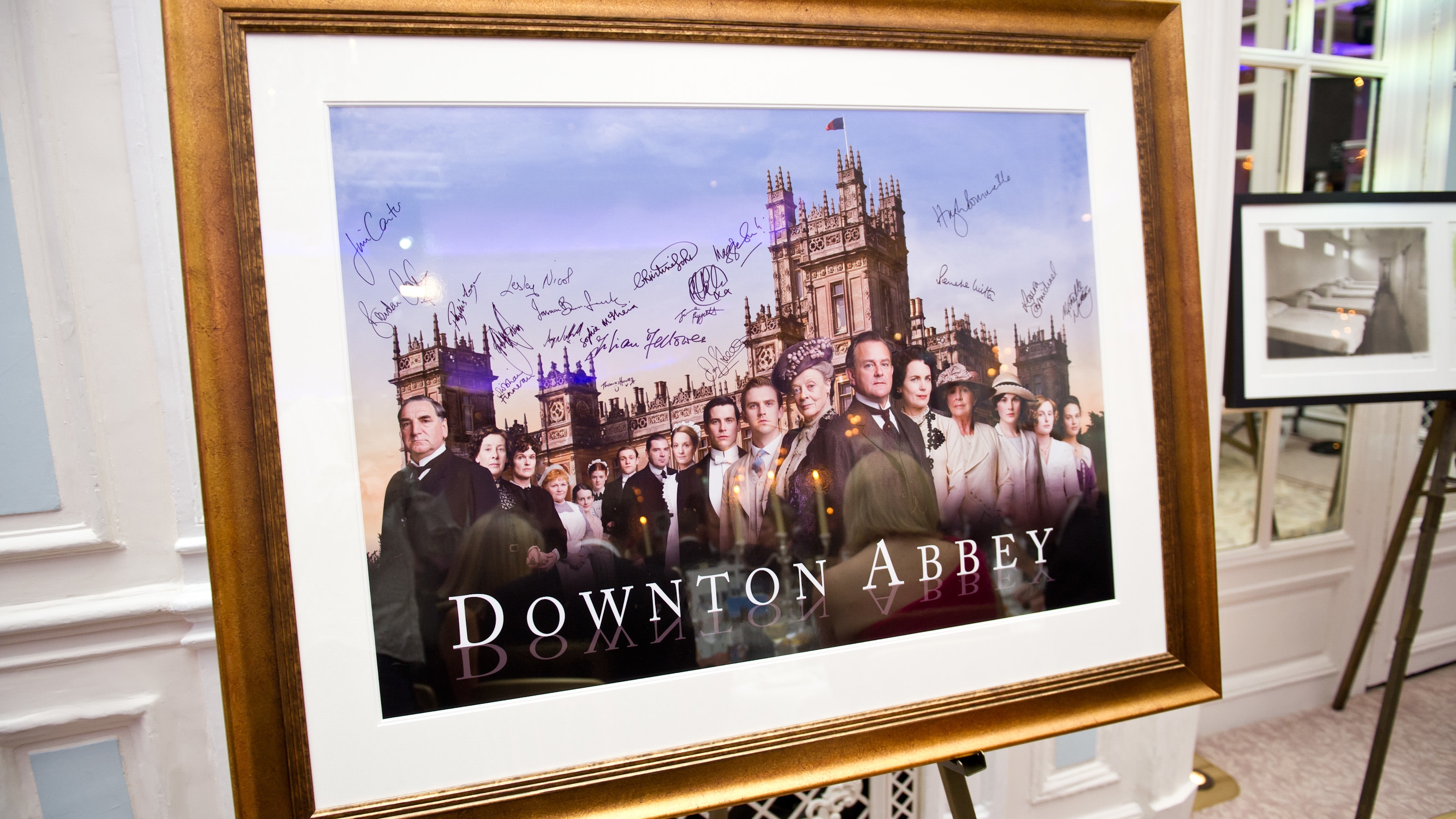 Downton Abbey 2 is happening, will race in to theaters this Christmas