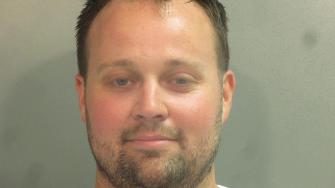 Josh Duggar charged with receiving/possessing child pornography