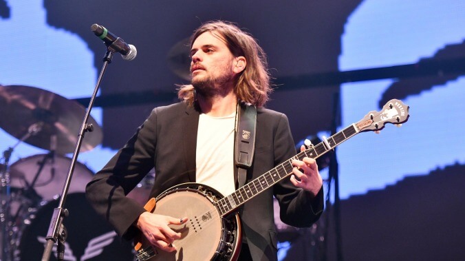 Mumford And Sons banjoist quits to spend more time with his political opinions