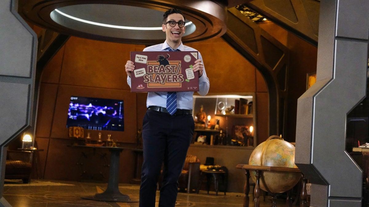 Legends Of Tomorrow plays a thrilling game of Clue-manji