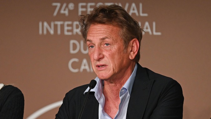 Sean Penn would prefer it if unvaccinated people don't even see his movies