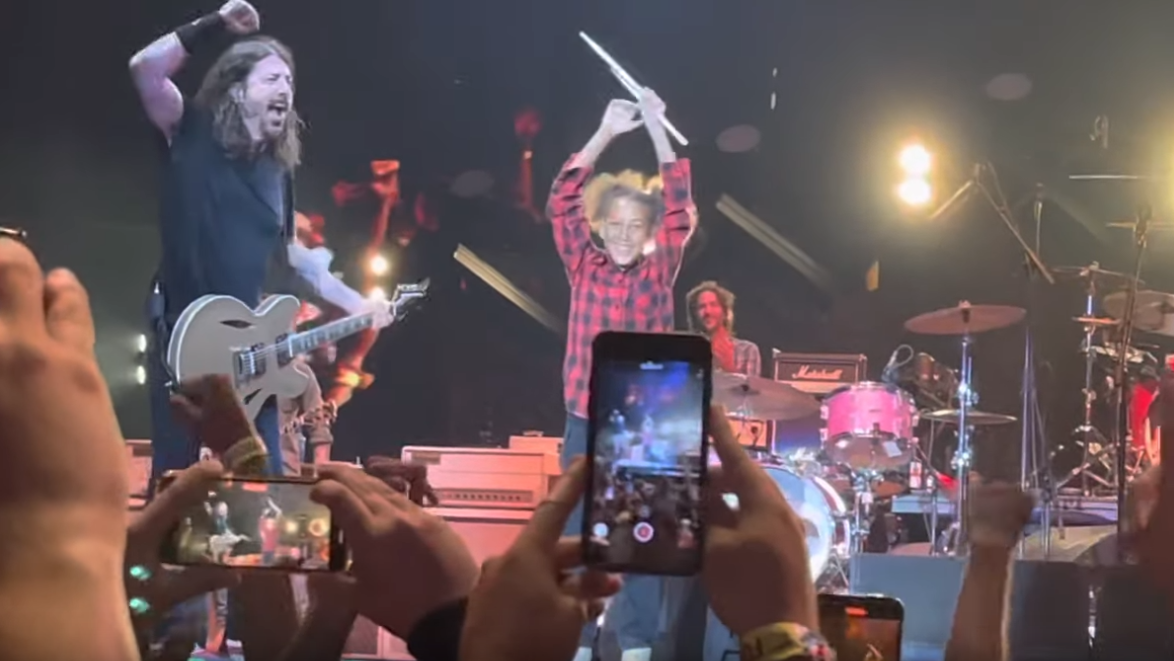 Dave Grohl and former enemy/child drummer Nandi Bushell finally perform live together