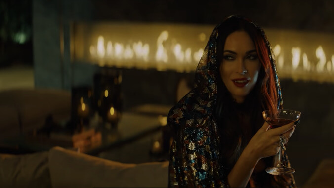 梅根·福克斯（Megan Fox）和悉尼·斯威尼（Sydney Sweeney夜牙