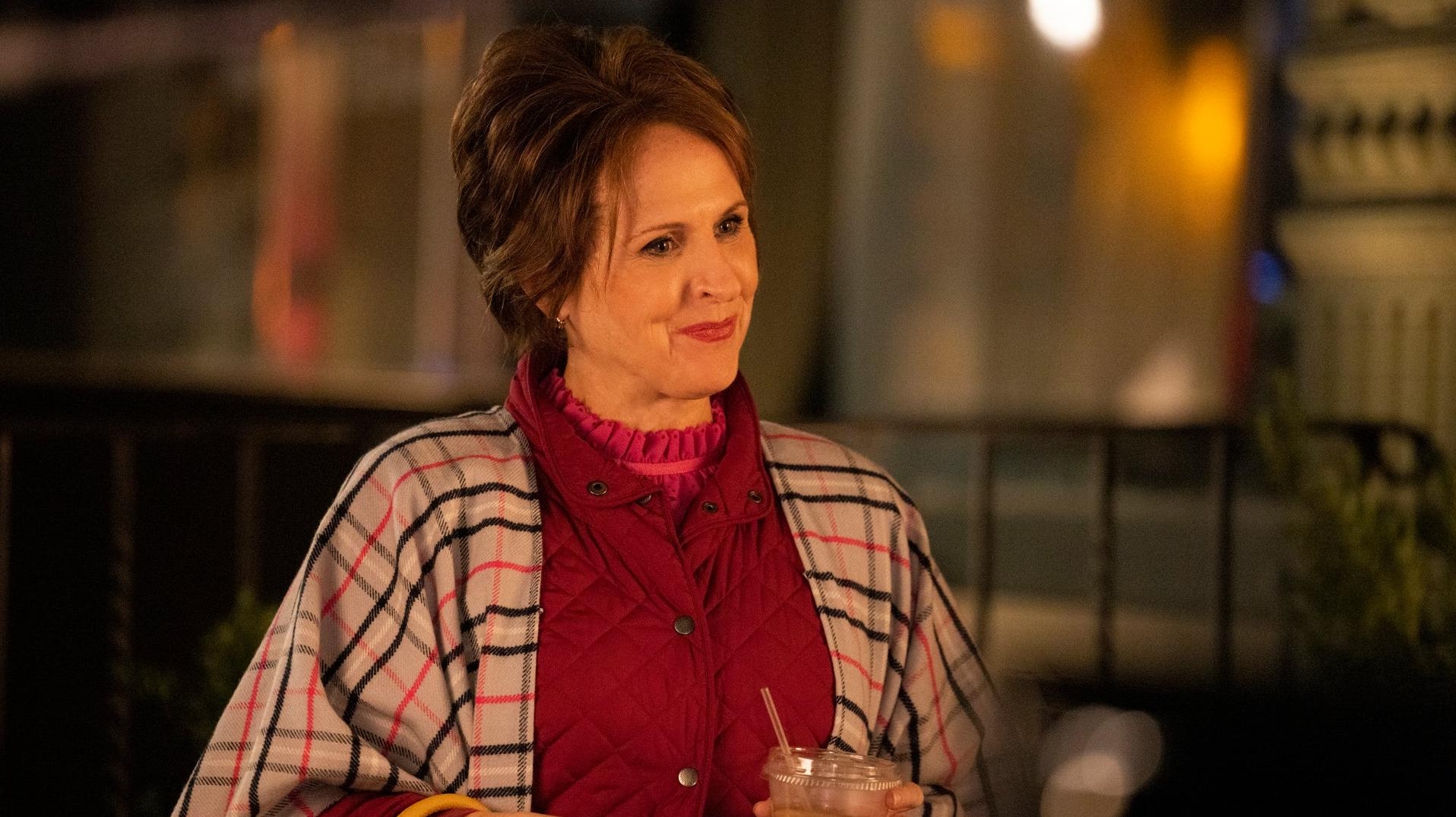 The Other Two‘s Molly Shannon loves her “Midwestern mom” wig