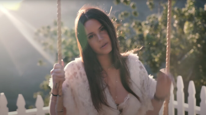 藍色欄杆是2021年更好的拉娜·德爾·雷伊（Lana del Rey）