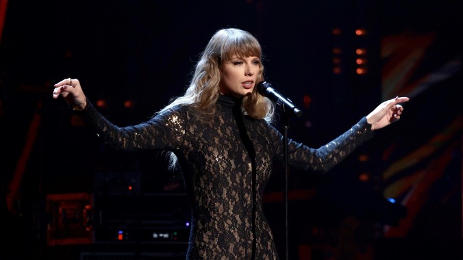 Taylor Swift unleashes her 30-song (Taylor's Version) of Red