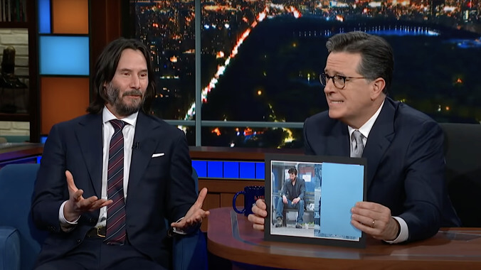 基努·里夫斯（Keanu Reeves）終於向斯蒂芬·科爾伯特（Stephen Colbert）解釋了“悲傷的基努”