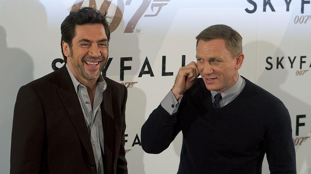 Javier Bardem once celebrated Daniel Craig’s birthday by popping out of a cake while dressed as a Bond girl