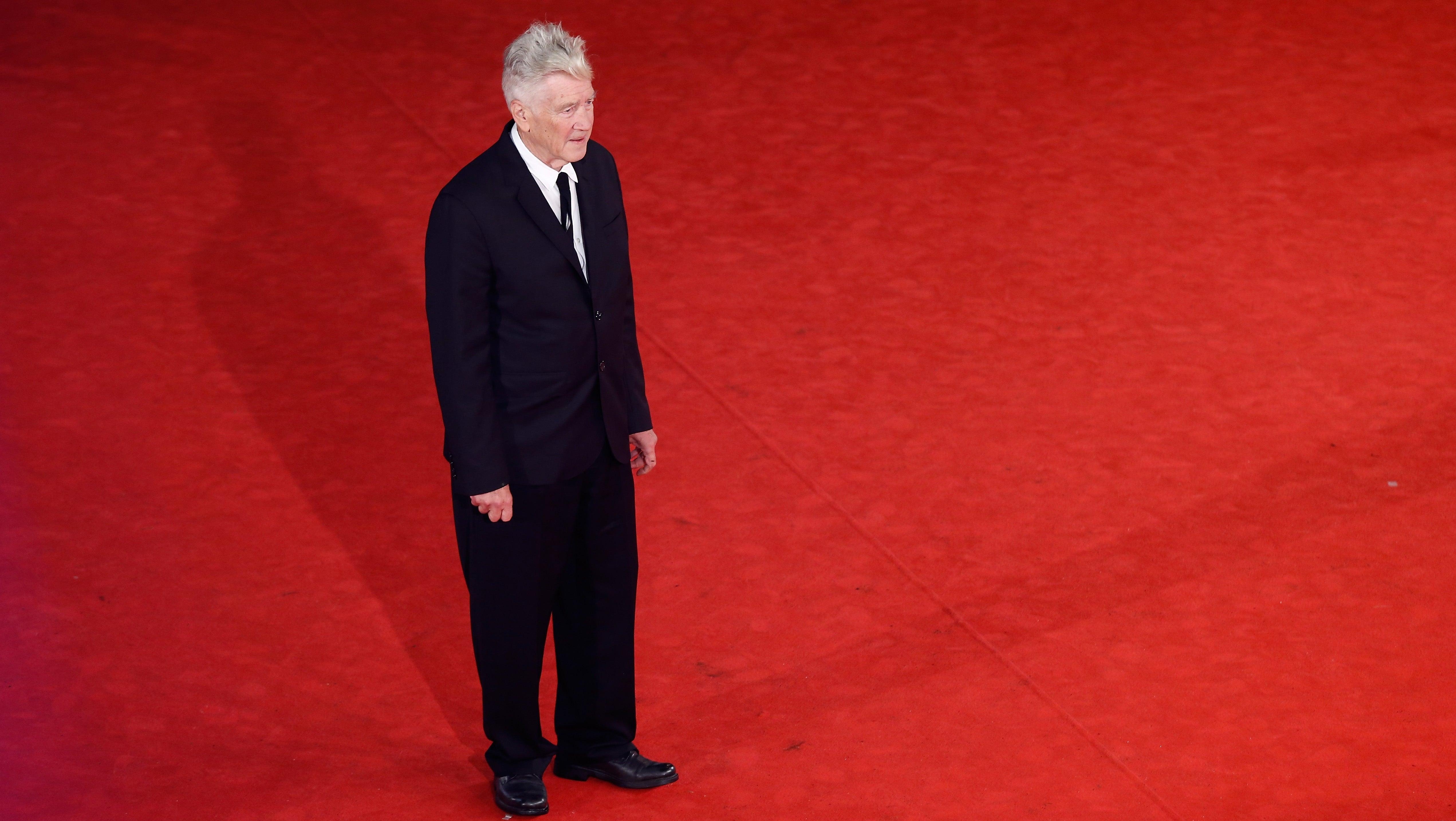 David Lynch confirms nice weather, no new film at Cannes during daily weather report