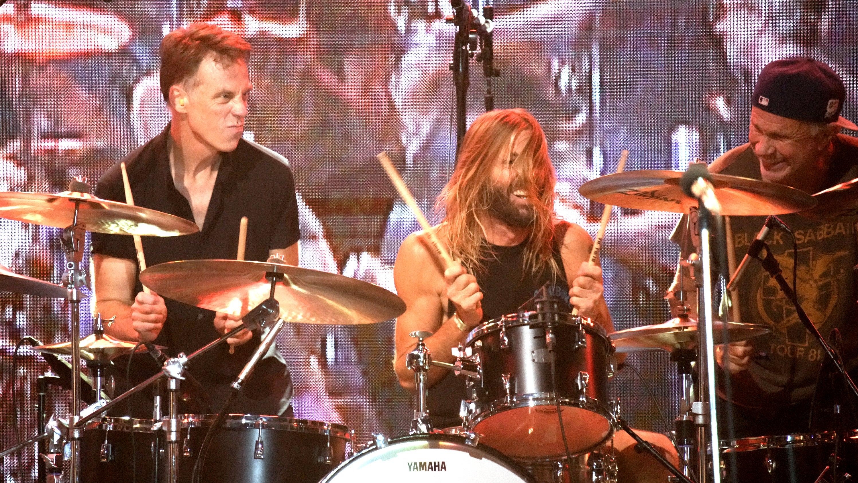 Matt Cameron and Chad Smith apologize for “misleading” quotes used in Taylor Hawkins article