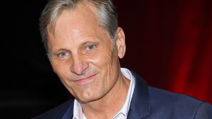 Viggo Mortensen says film about people finding car crashes erotic is better than film where a woman has sex with a car