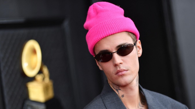 Justin Bieber reveals he's suffering from facial paralysis