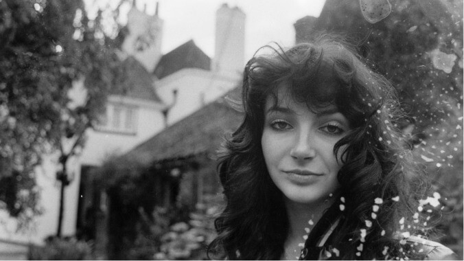 凱特·布什（Kate Bush）在配樂中幾乎是雷神：愛與雷聲