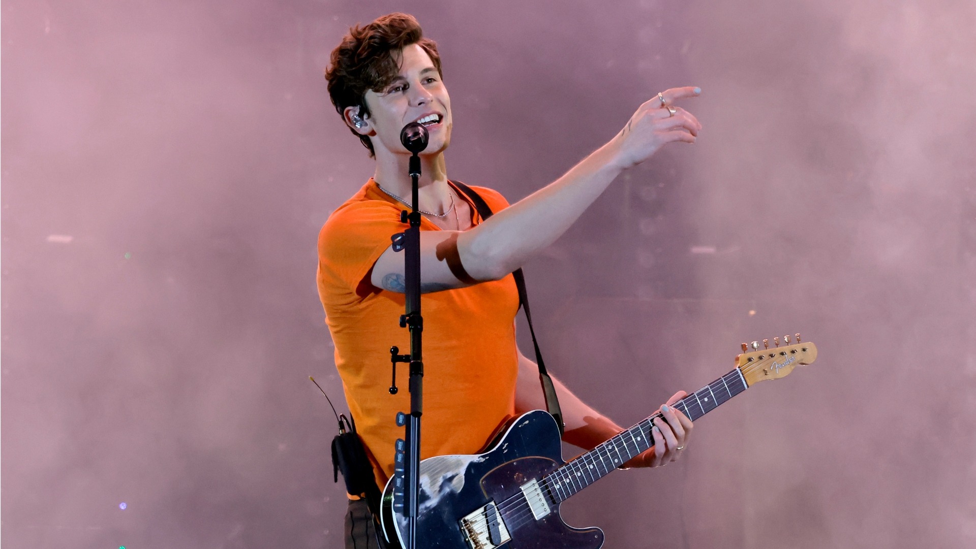 Shawn Mendes will postpone his tour while he takes “time to heal”