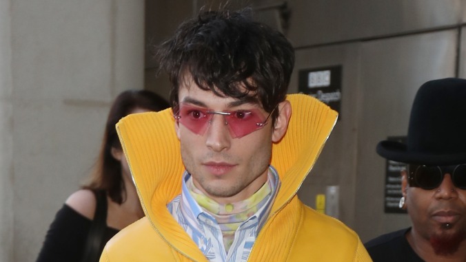 埃茲拉·米勒（Ezra Miller）說，在“激烈危機”之後，他們已經開始治療“複雜的心理健康問題”