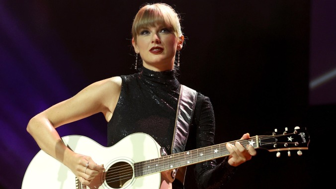 Taylor Swift revealed the three categories of her songwriting process while accepting yet another award