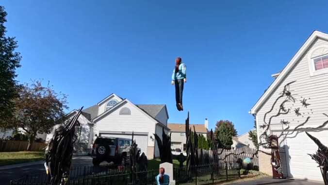 Family makes cool Stranger Things Halloween decoration, has to fight to display it