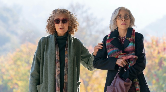 Jane Fonda and Lily Tomlin might murder Malcolm McDowell in the Moving On trailer