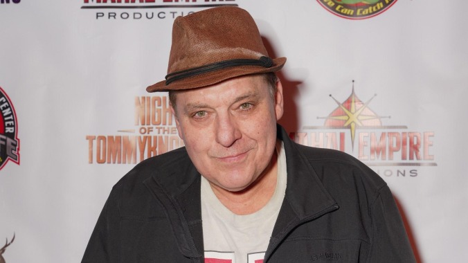 Following brain aneurysm, Tom Sizemore’s family discussing “end of life matters”