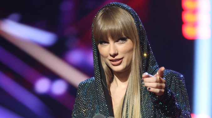 Taylor Swift has a new trick for stealthily navigating the Eras Tour