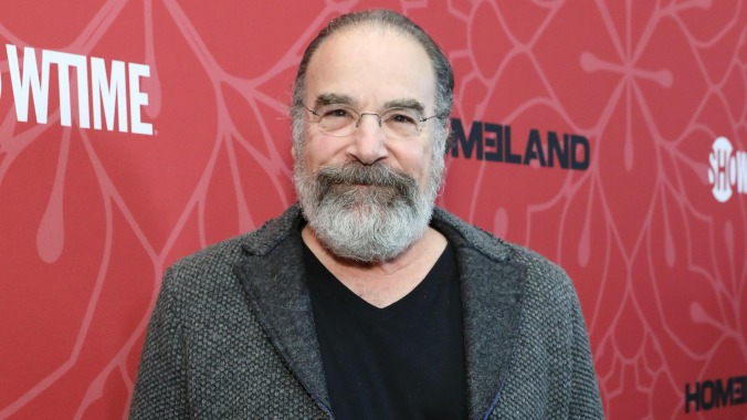 Mandy Patinkin with a Princess Bride sign is the latest picket line hero amid writers strike