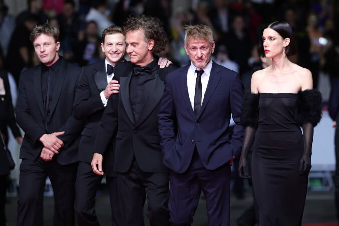 The cast and director of Black Flies: Michael Pitt, Tye Sheridan, Jean-Stéphane Sauvaire, Sean Penn, and Raquel Nave