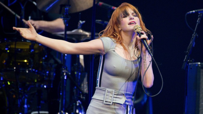 Hayley Williams apologizes for calling out fans at her show
