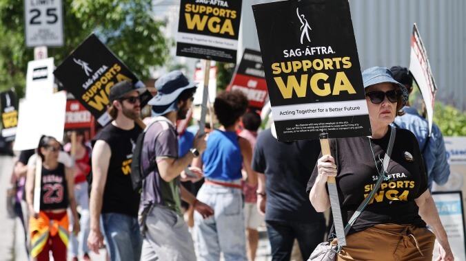 As deadline looms, a federal mediator will step into SAG-AFTRA negotiations