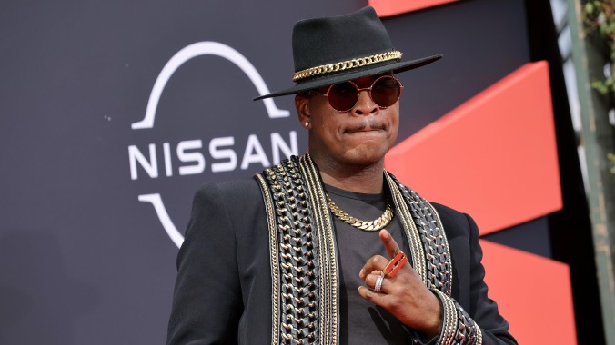 Ne-Yo apologizes for his boneheaded remarks about trans kids