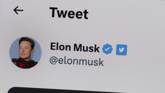 Elon Musk mocks and blocks his own supporters amid block feature battle