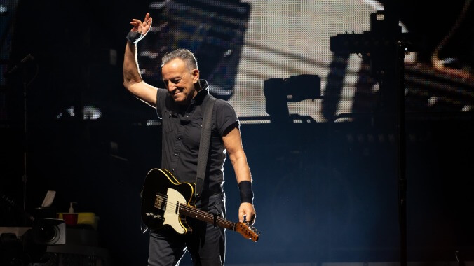 Bruce Springsteen 10th Avenue freezes his tour for the rest of the year