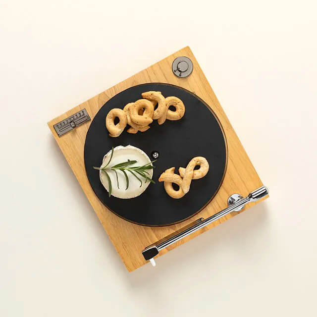 Turntable cheese board