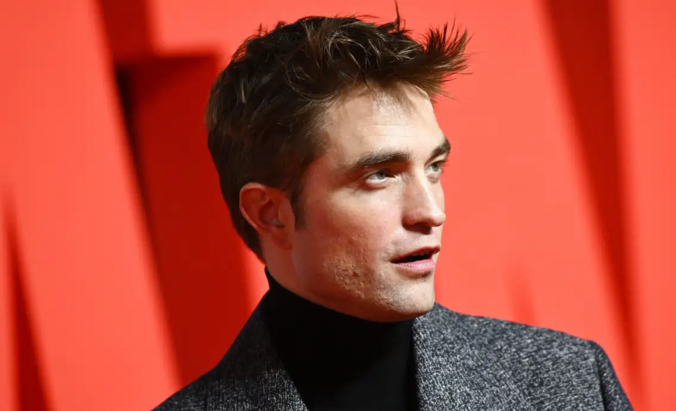 Robert Pattinson used to sleep on an inflatable boat because that’s show business, baby