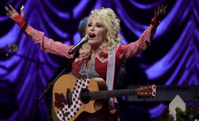 Dolly Parton doesn't text, and that's a fax