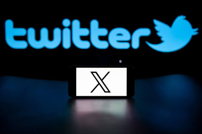 Twitter becomes X 