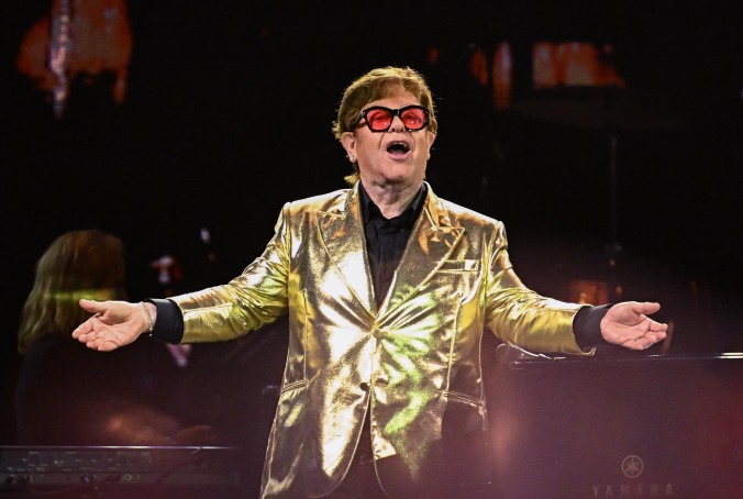 Elton John officially reaches EGOT status